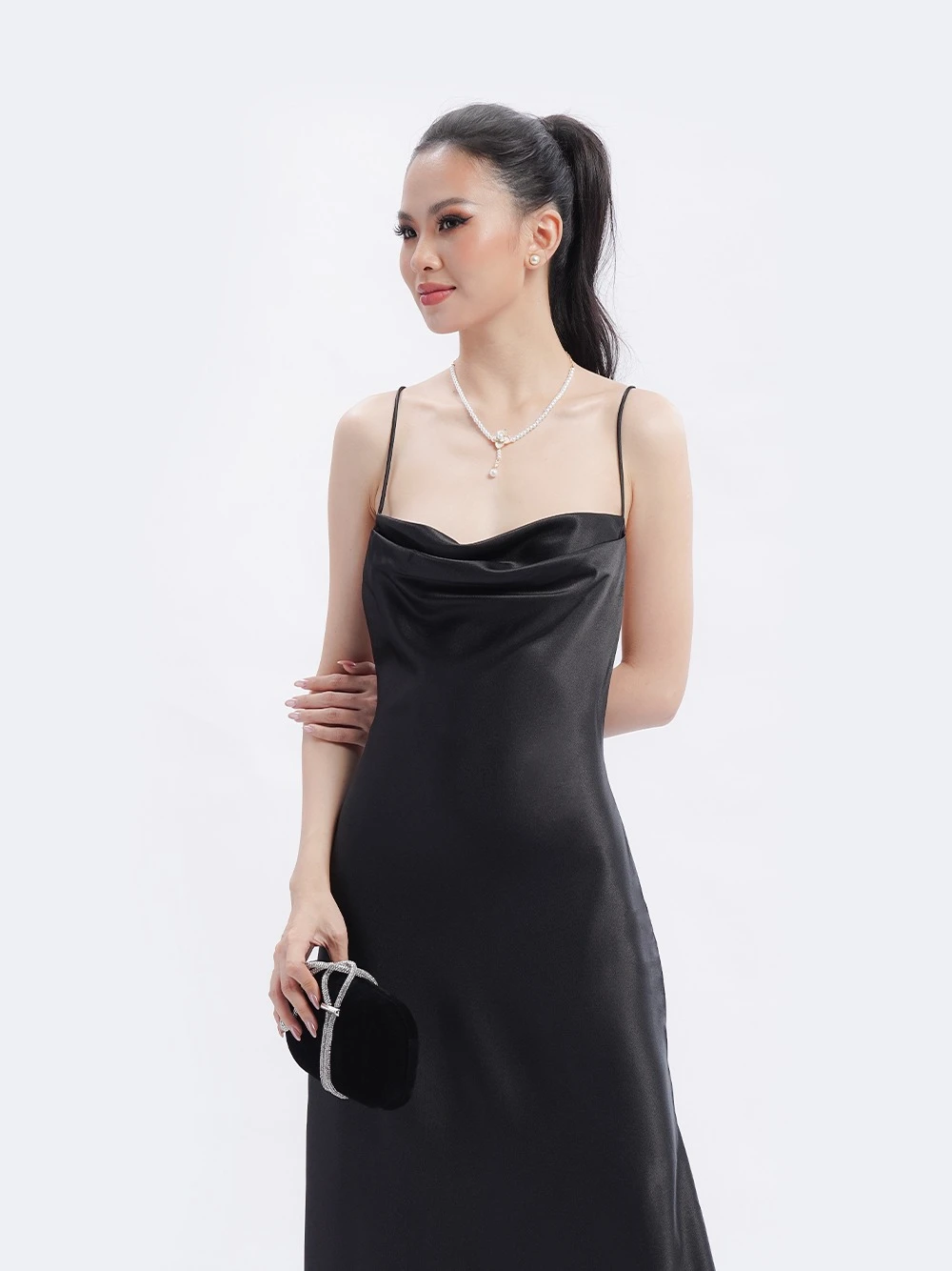 Đầm lụa buộc dây sau lưng Adela Dress – Lụa Là, màu đen – ảnh 2