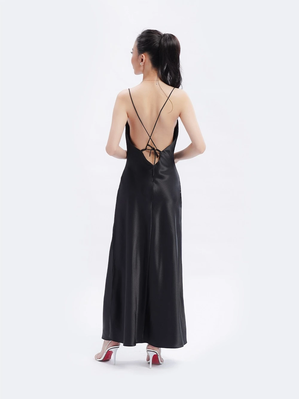 Đầm lụa buộc dây sau lưng Adela Dress – Lụa Là, màu đen – ảnh 3