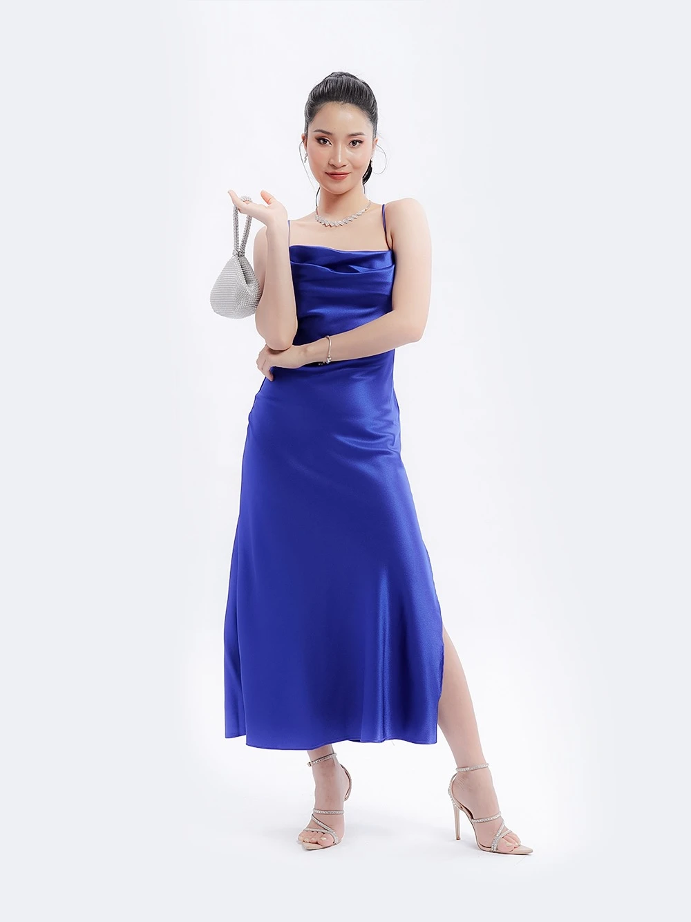 Đầm lụa buộc dây sau lưng Adela Dress – Lụa Là, màu xanh dương – ảnh 7