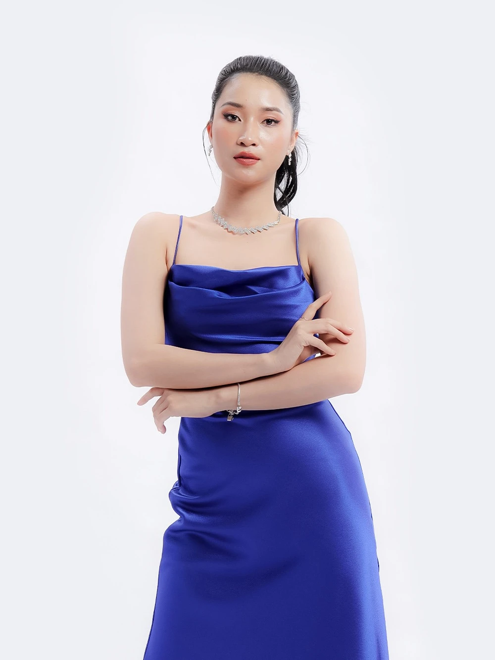 Đầm lụa buộc dây sau lưng Adela Dress – Lụa Là, màu xanh ánh kim – ảnh 8