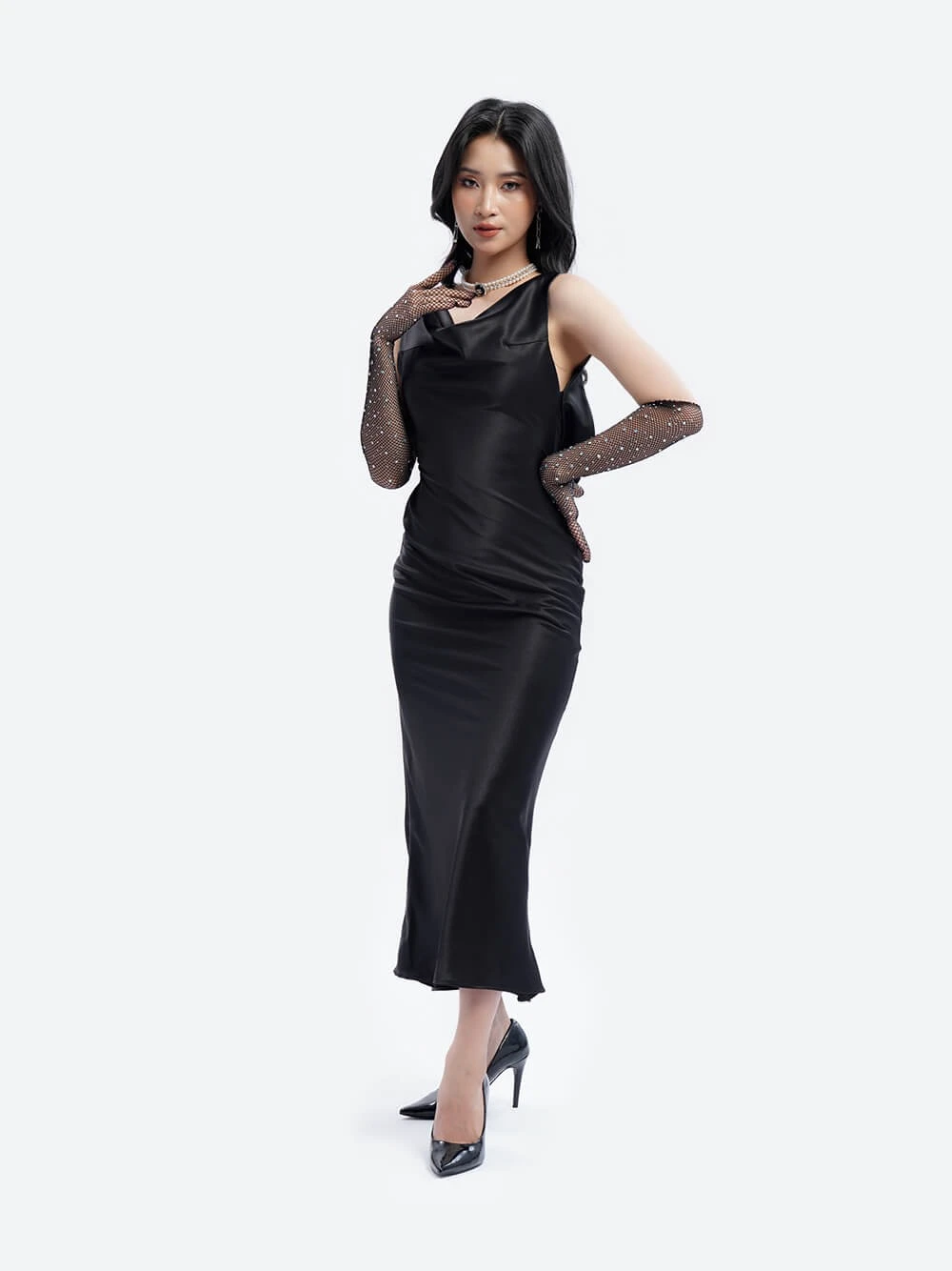 Đầm lụa cổ đổ hở lưng dáng dài dự tiệc Artemis Dress – Lụa Là, màu đen – ảnh 5