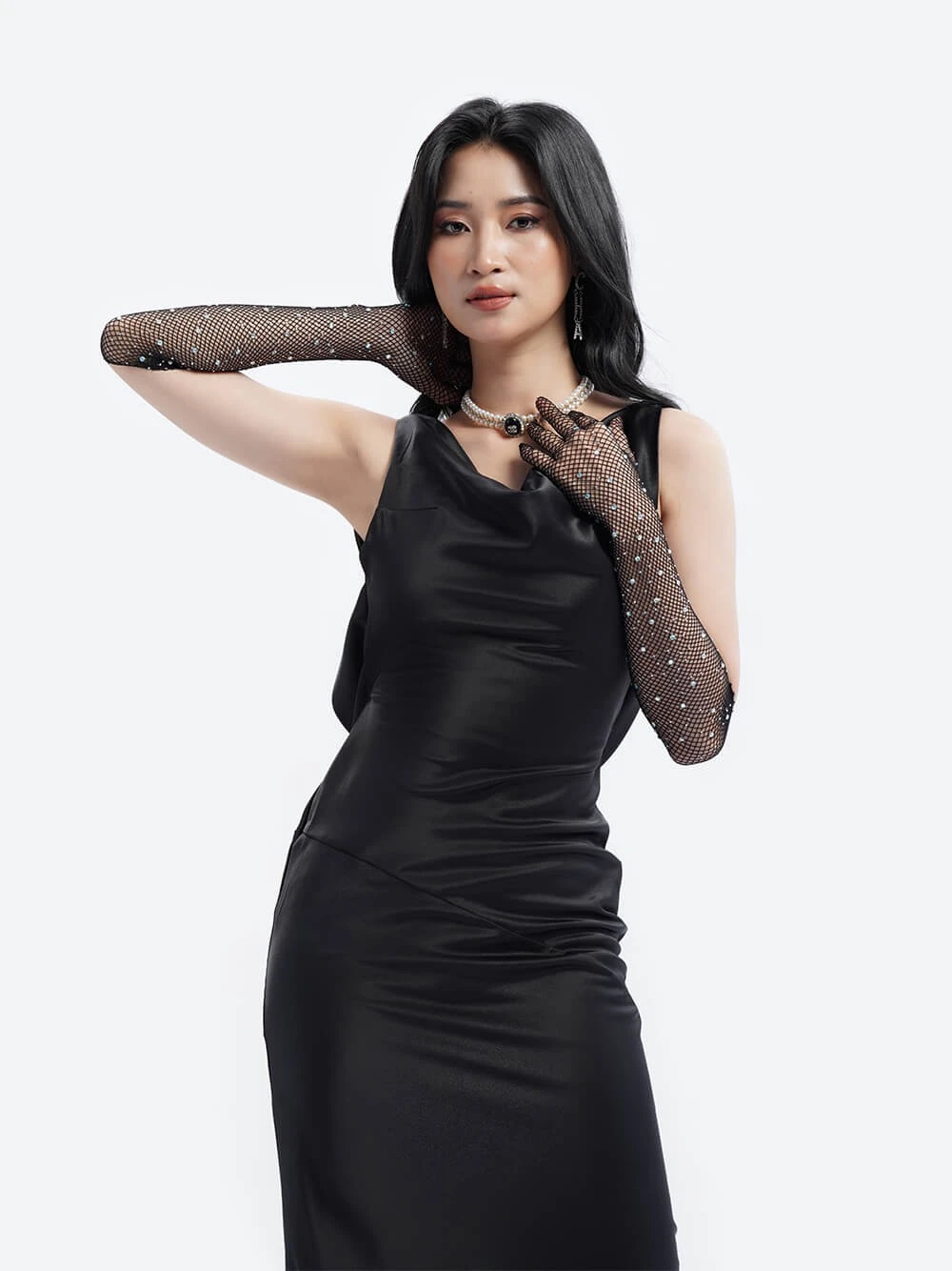 Đầm lụa cổ đổ hở lưng dáng dài dự tiệc Artemis Dress – Lụa Là, màu đen – ảnh 7