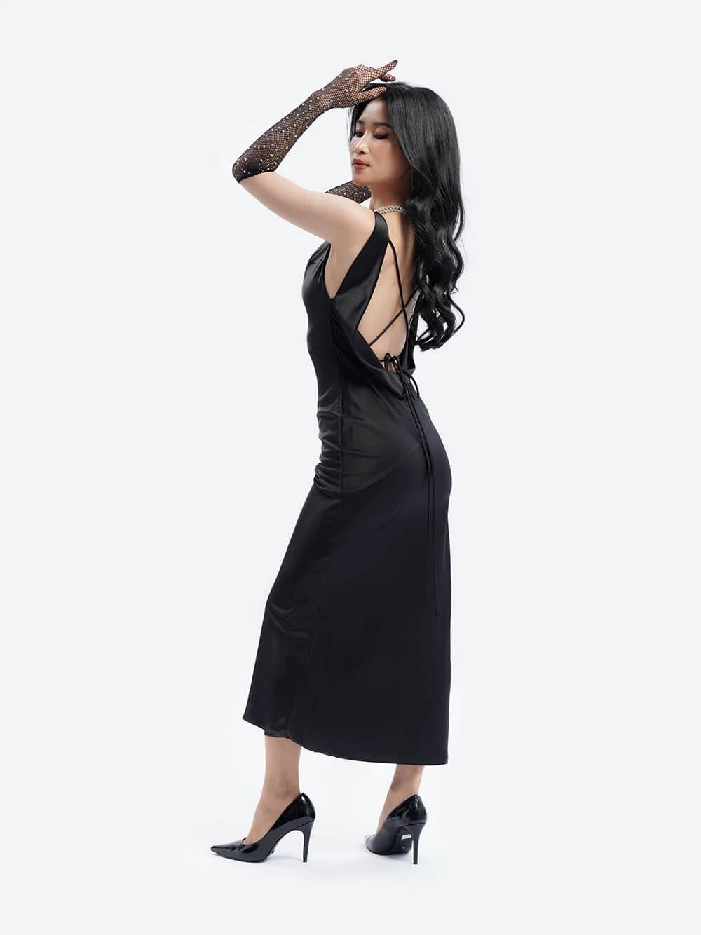 Đầm lụa cổ đổ hở lưng dáng dài dự tiệc Artemis Dress – Lụa Là, màu đen – ảnh 8