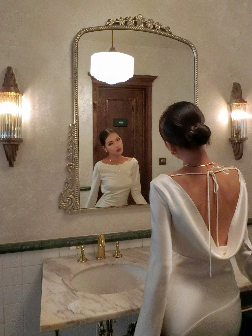 Đầm lụa tay dài cổ thuyền, lưng đổ sâu, xẻ tà Aurelia Dress – Lụa Là, màu trắng ngà – ảnh 3