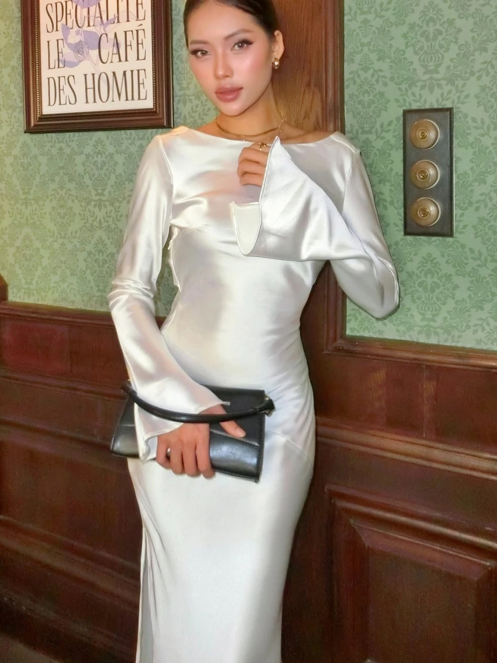 Đầm lụa tay dài cổ thuyền, lưng đổ sâu, xẻ tà Aurelia Dress – Lụa Là, màu trắng ngà – ảnh 7