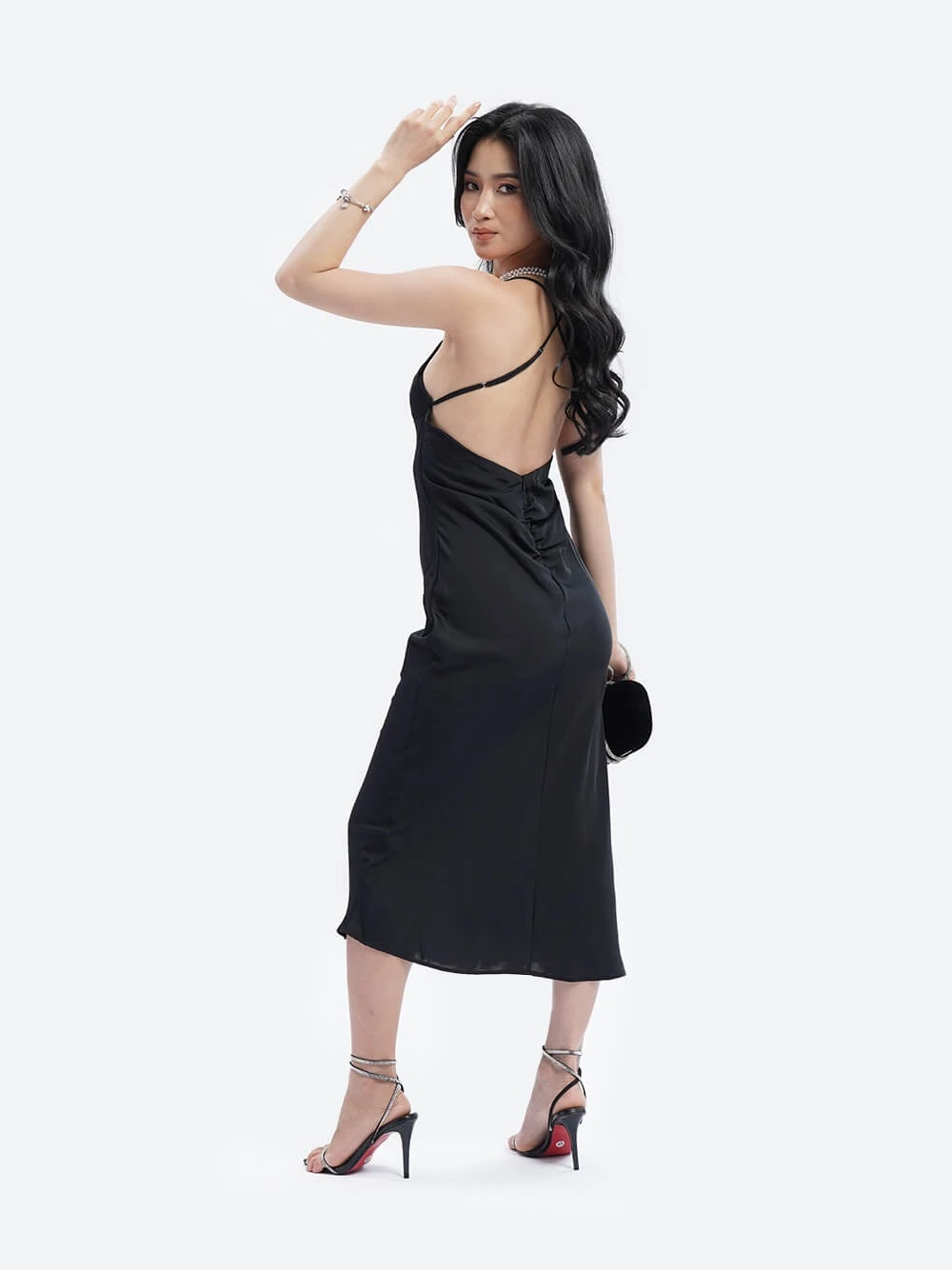 Đầm hai dây xếp li ngực Bellona Dress – Lụa Là, màu đen – ảnh 10