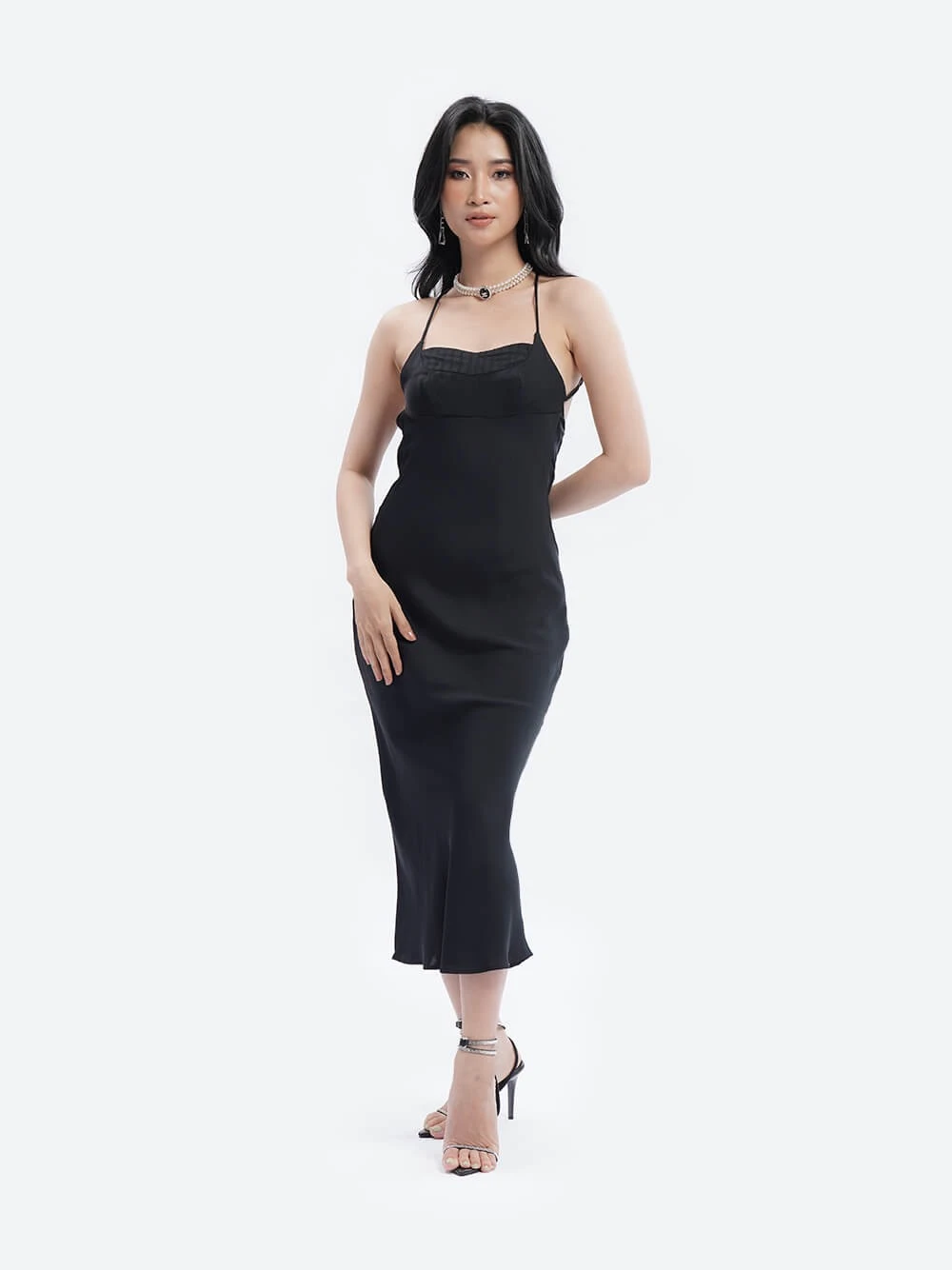 Đầm hai dây xếp li ngực Bellona Dress – Lụa Là, màu đen – ảnh 11