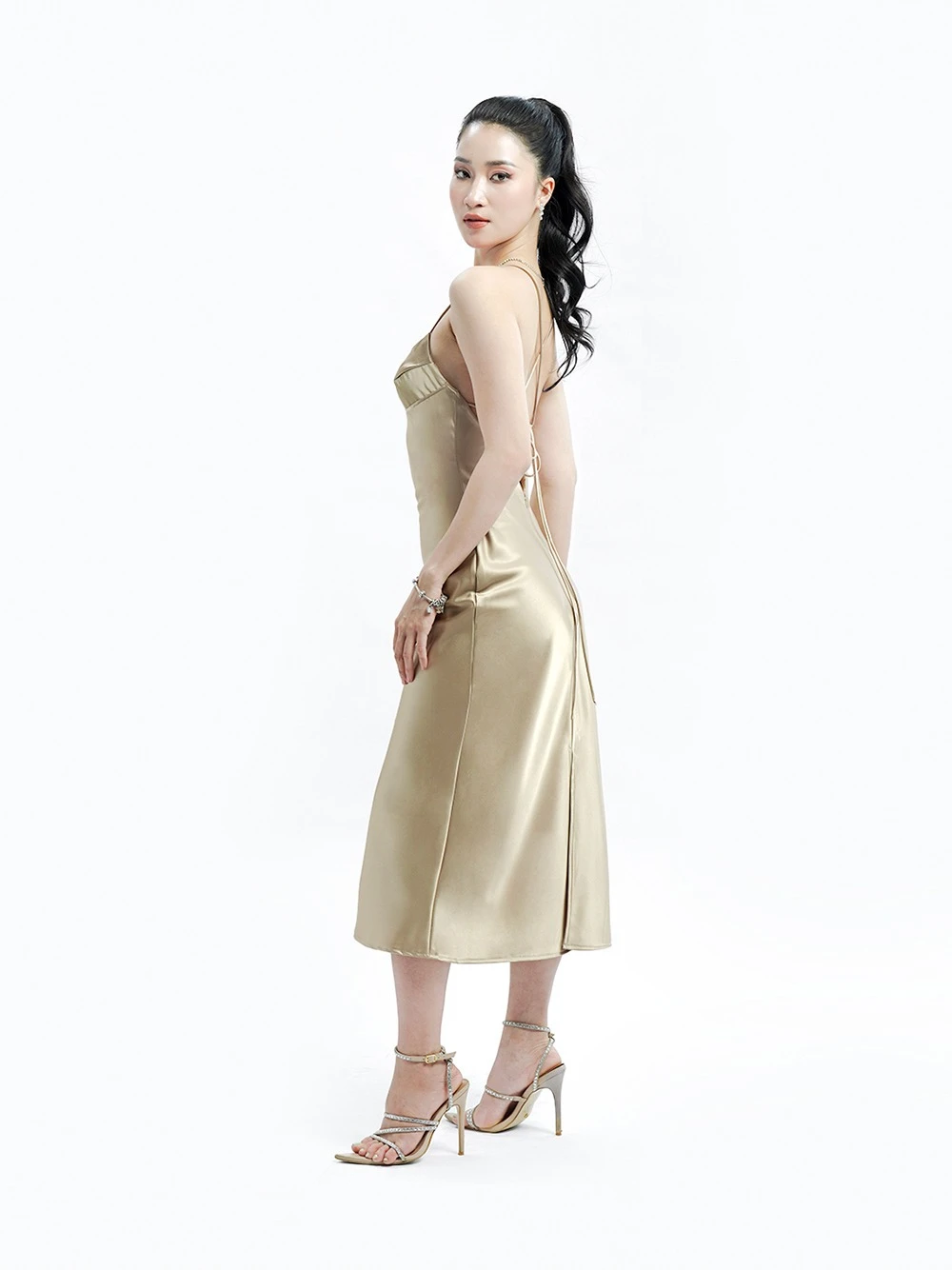 Đầm phi lụa hai dây cổ đổ dáng midi Dahlia Dress – Lụa Là, màu be – ảnh 7