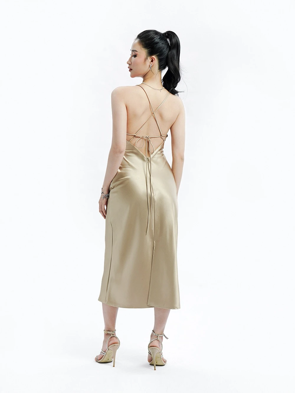 Đầm phi lụa hai dây cổ đổ dáng midi Dahlia Dress – Lụa Là, màu be – ảnh 8