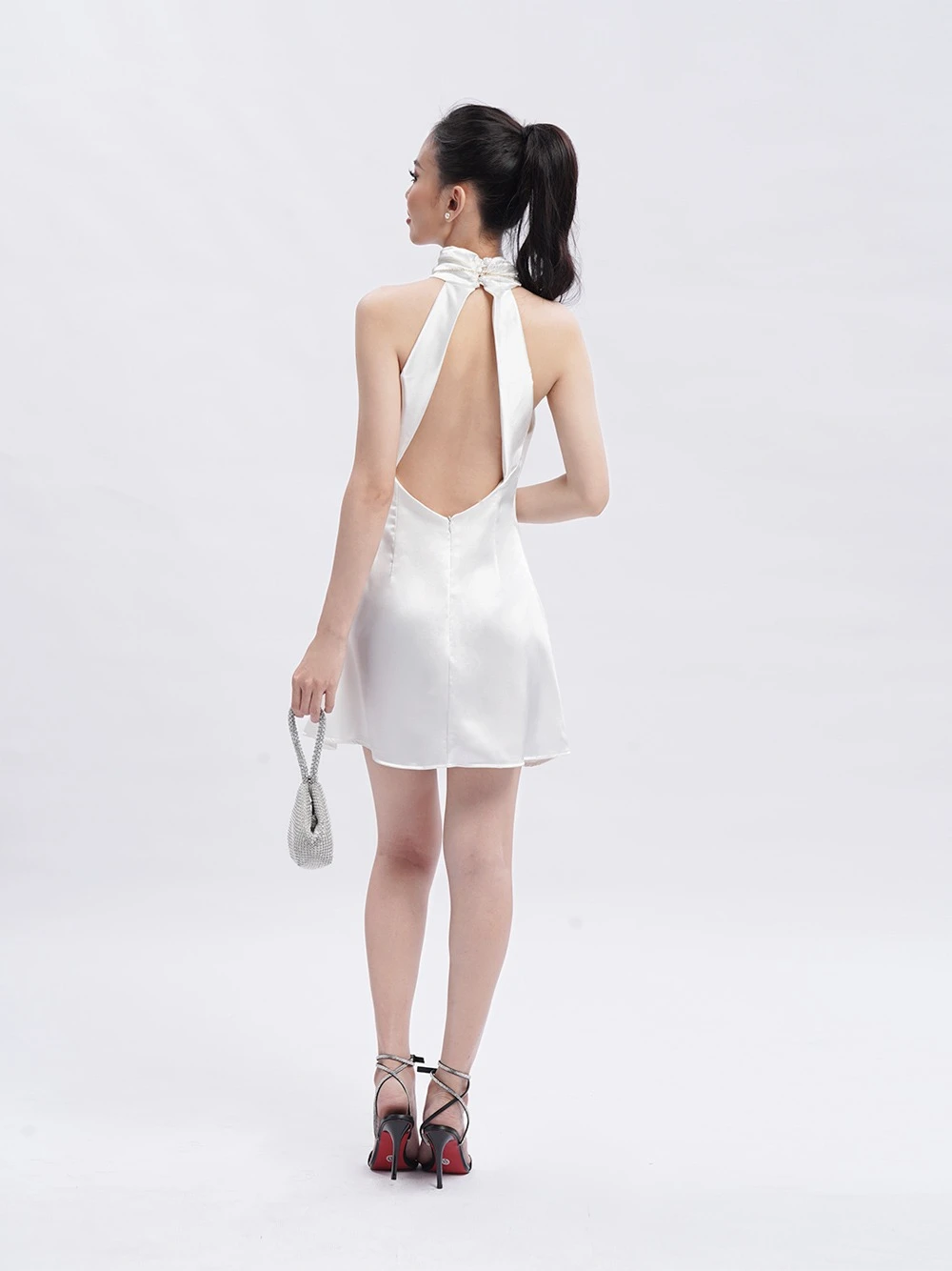 Đầm lụa mini cổ yếm, hở lưng Daisy Dress – Lụa Là, màu trắng – ảnh 10