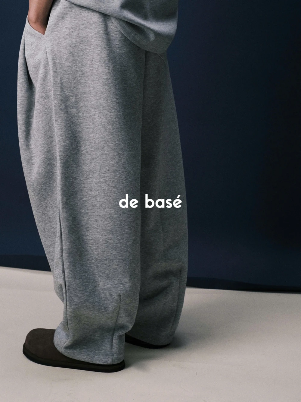 Quần Nỉ Ống Rộng SWEAZE Pants - Quần Nỉ Ống Rộng – De Basé, màu đen – ảnh 3