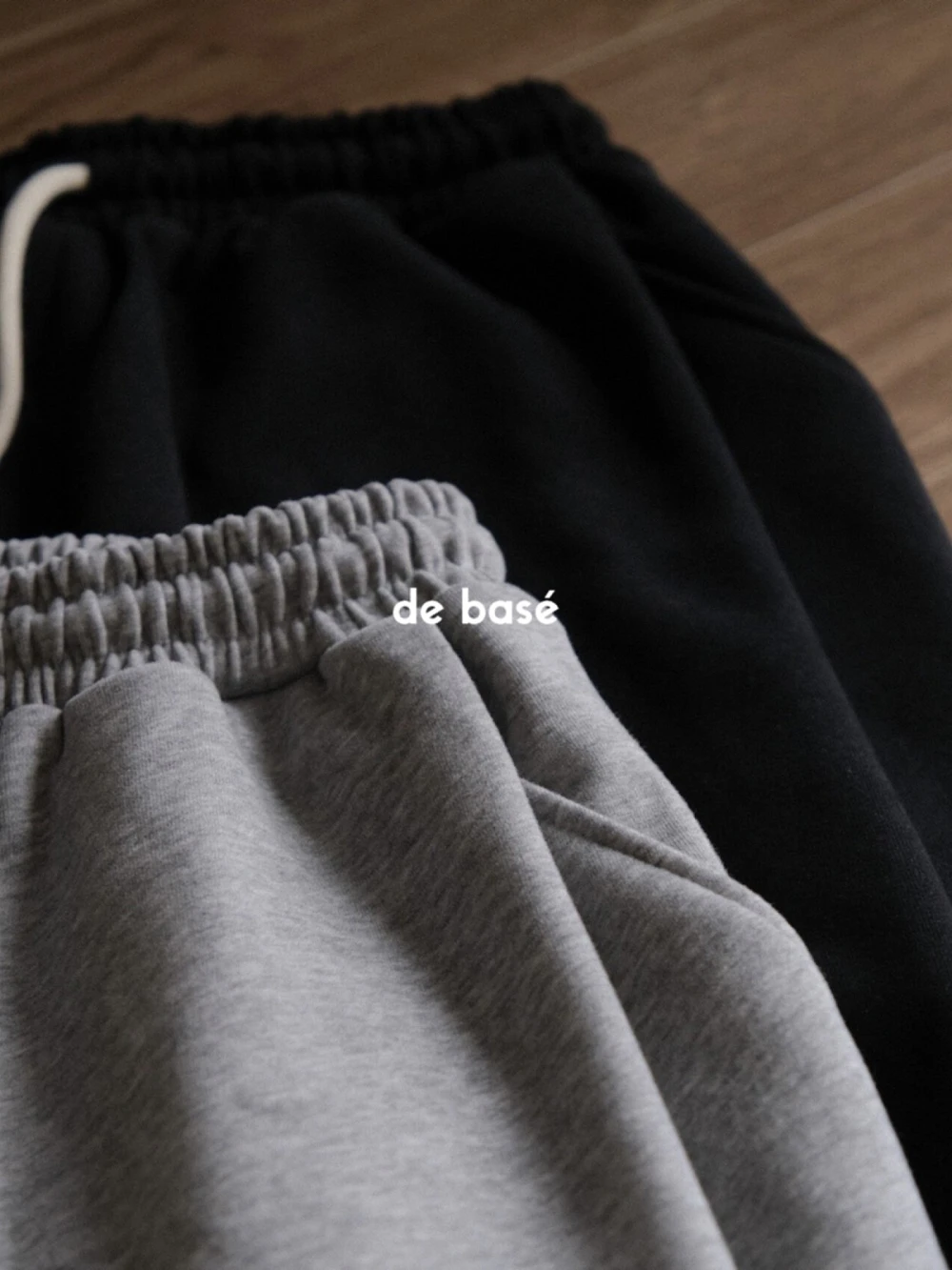 Quần Nỉ Ống Rộng SWEAZE Pants - Quần Nỉ Ống Rộng – De Basé, màu đen – ảnh 4