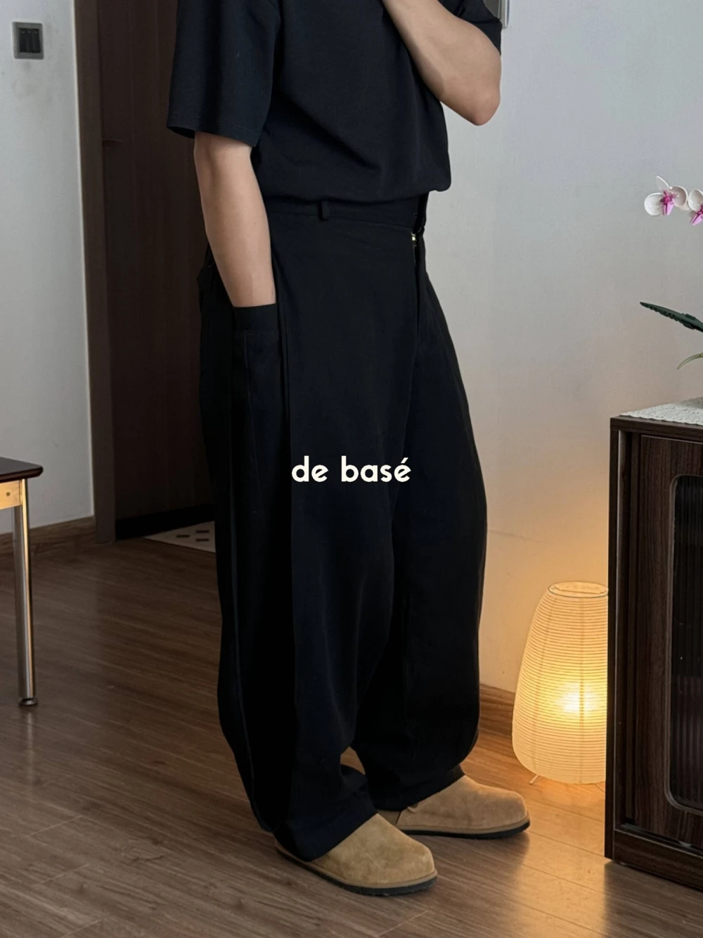 Quần KAKI Ống Rộng Xếp Li Sườn BOLD Wide-leg Kaki Pants - Quần KAKI Ống Rộng Xếp Li Sườn – De Basé, màu đen – ảnh 2