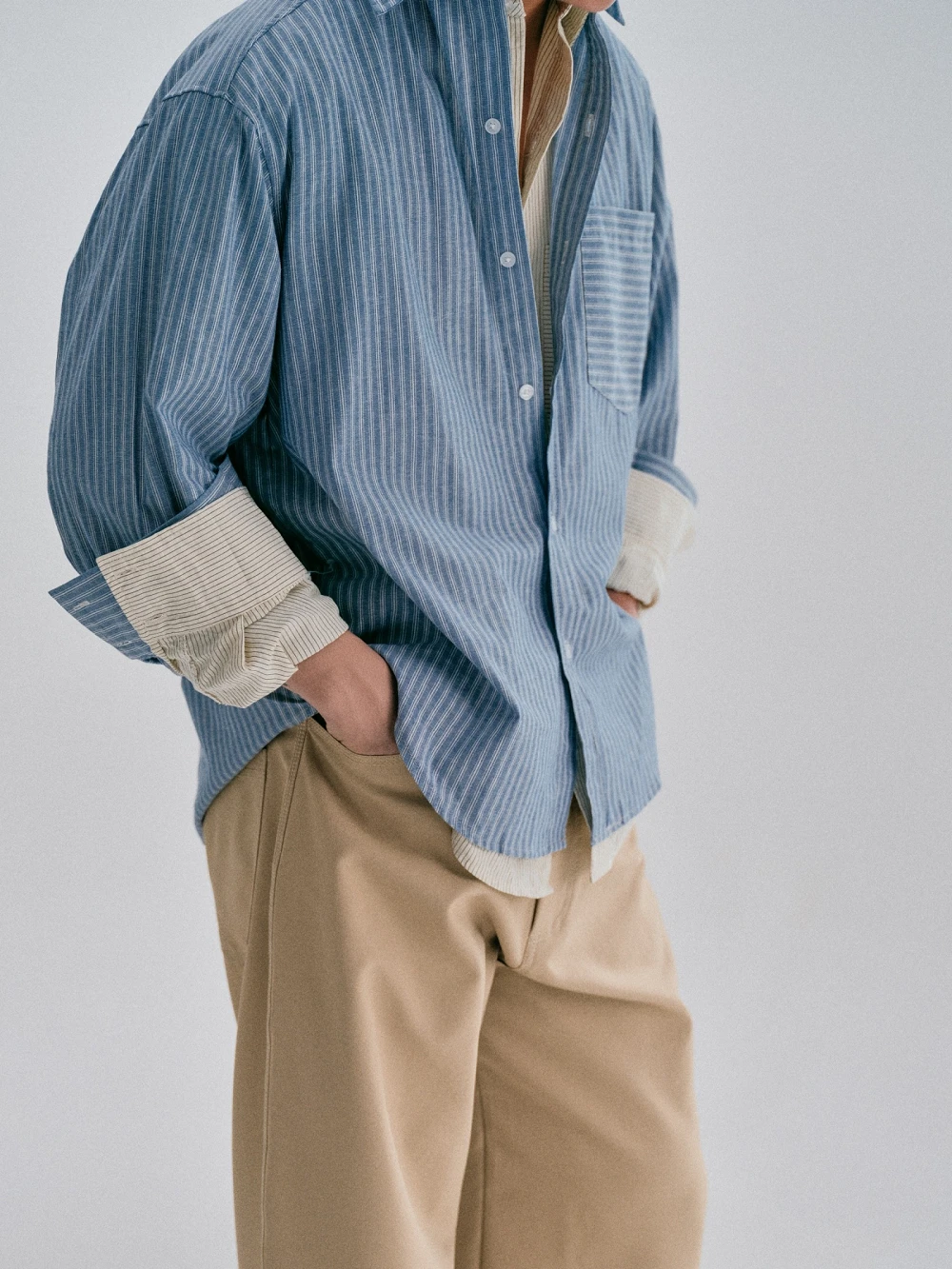 Áo Sơ Mi Kẻ Xanh Trắng Logo Thêu Gáy SHIRT 05 - Áo Sơ Mi Kẻ Xanh Trắng Logo Thêu Gáy – De Basé – ảnh 3