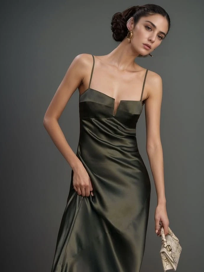 Đầm lụa hai dây cúp ngực xẻ V, dáng dài Elara Dress – Lụa Là, màu xanh rêu – ảnh 4