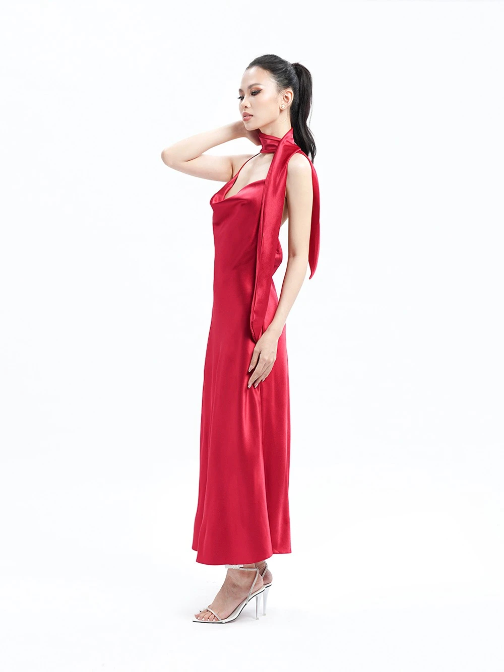 Đầm dạ hội phi lụa cổ đổ, thắt nơ eo, dáng đuôi cá Felicia Dress – Lụa Là, màu đỏ – ảnh 6