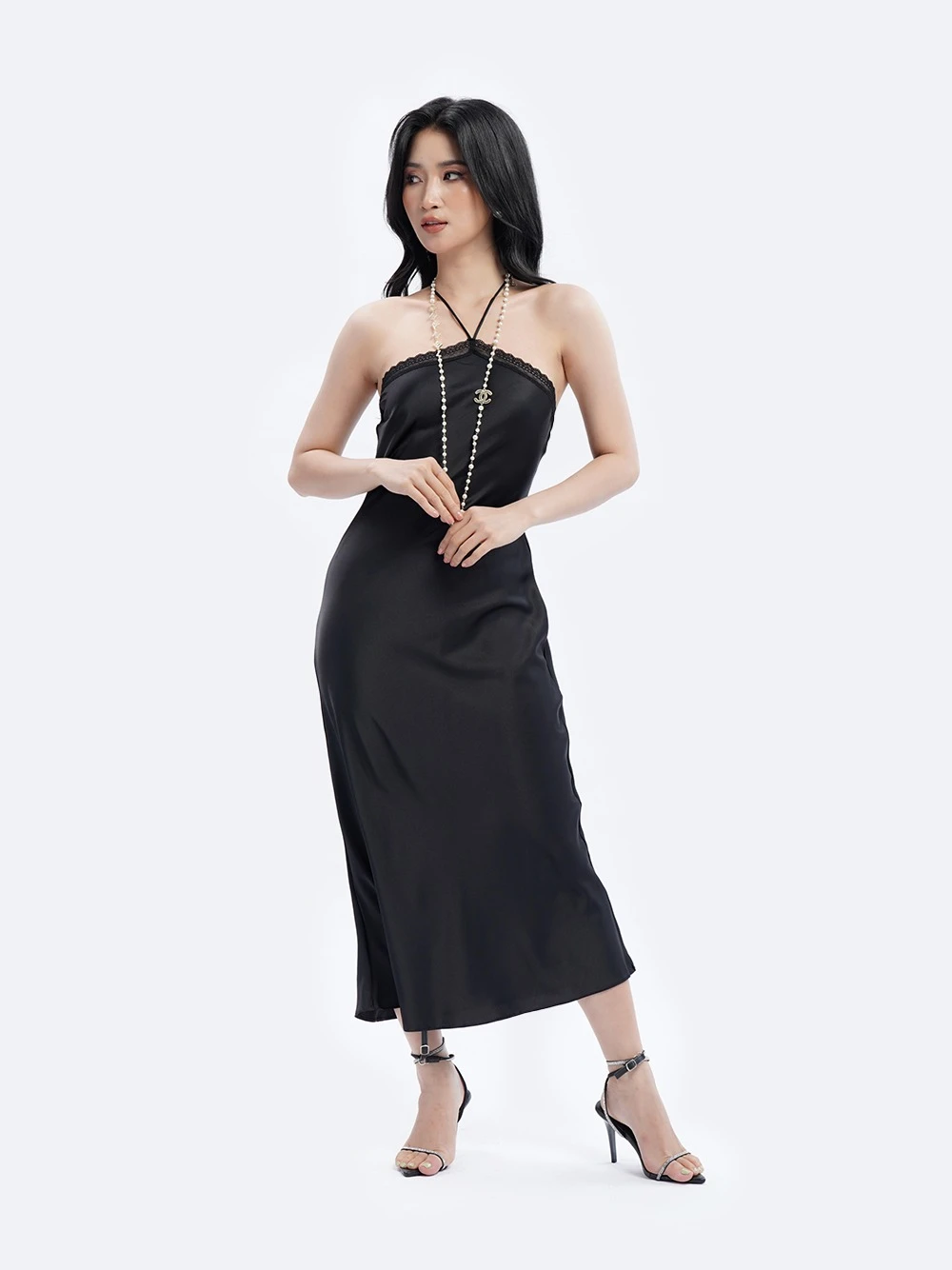 Đầm body chéo dây hở lưng Herana Dress – Lụa Là, màu đen