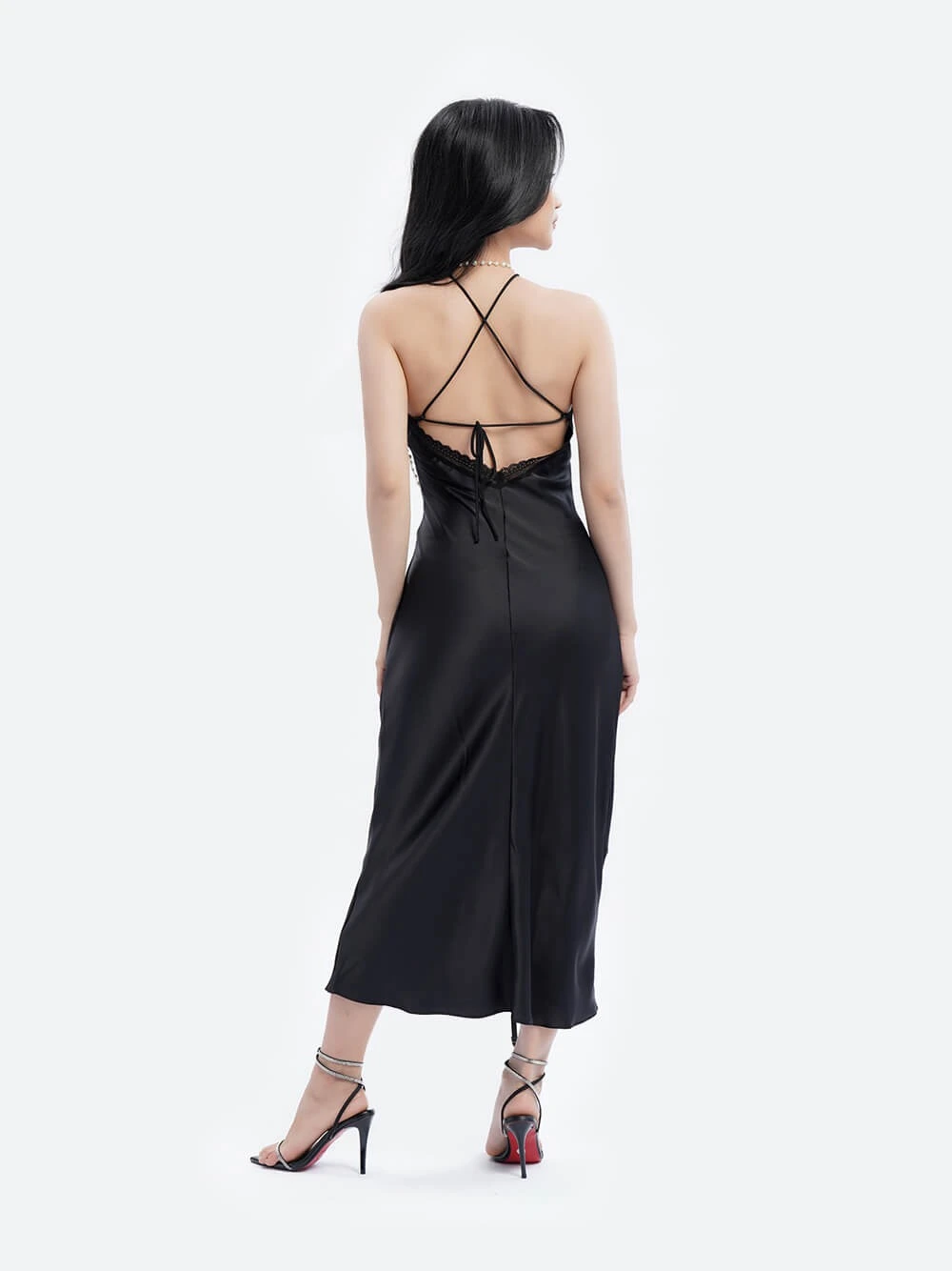 Đầm body chéo dây hở lưng Herana Dress – Lụa Là, màu đen – ảnh 3