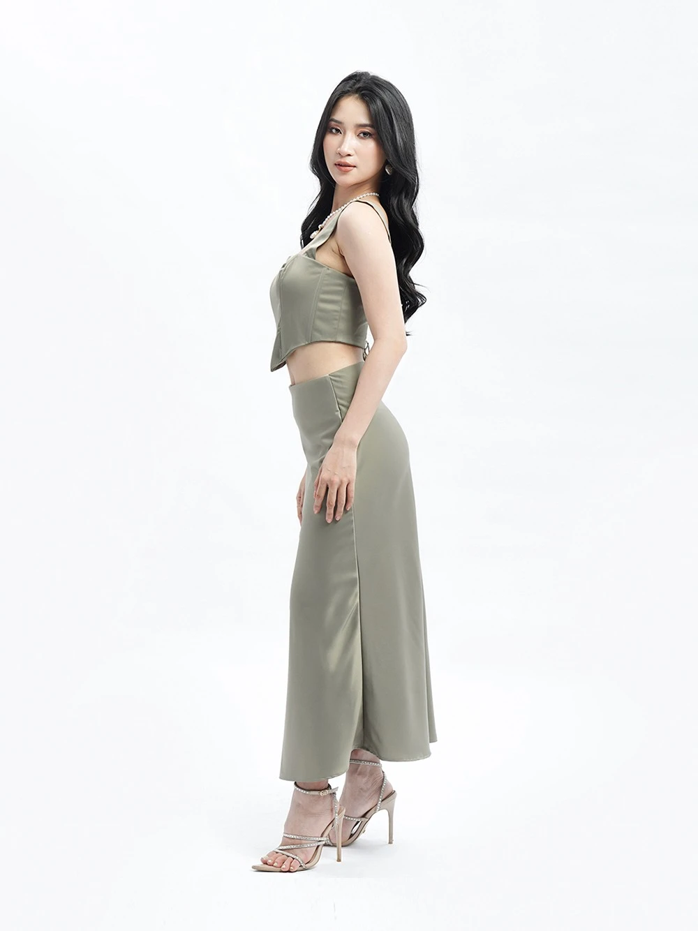 Set áo corset và chân váy lụa dáng dài Kalmia Set – Lụa Là, màu xanh rêu – ảnh 3