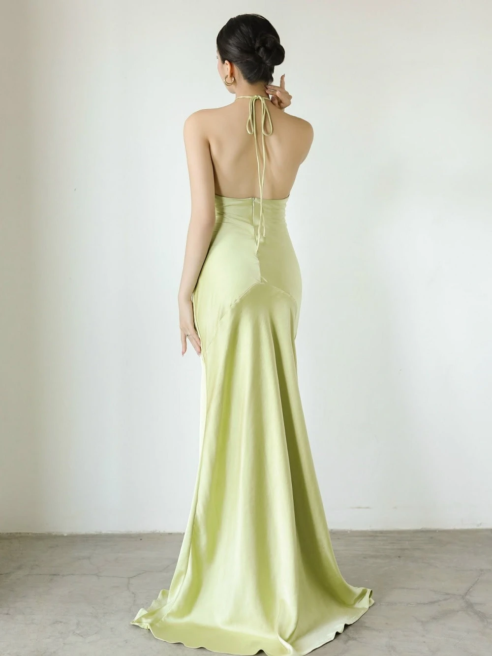 Đầm lụa cổ yếm khoét giọt lệ, dáng đuôi cá Lila Dress – Lụa Là, màu xanh bơ – ảnh 2