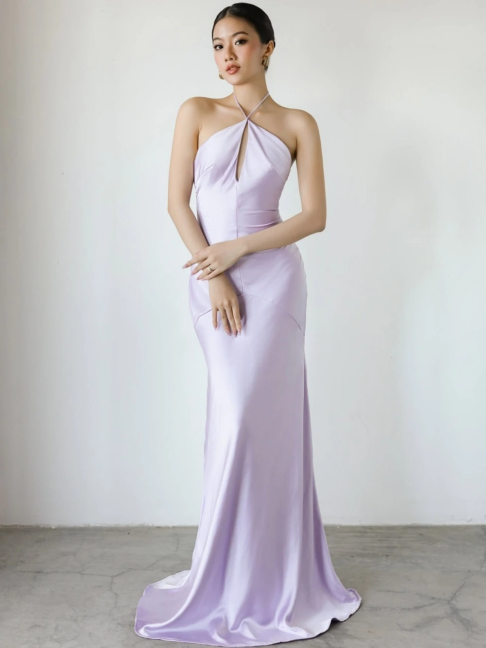 Đầm lụa cổ yếm khoét giọt lệ, dáng đuôi cá Lila Dress – Lụa Là, màu tím lavender – ảnh 7