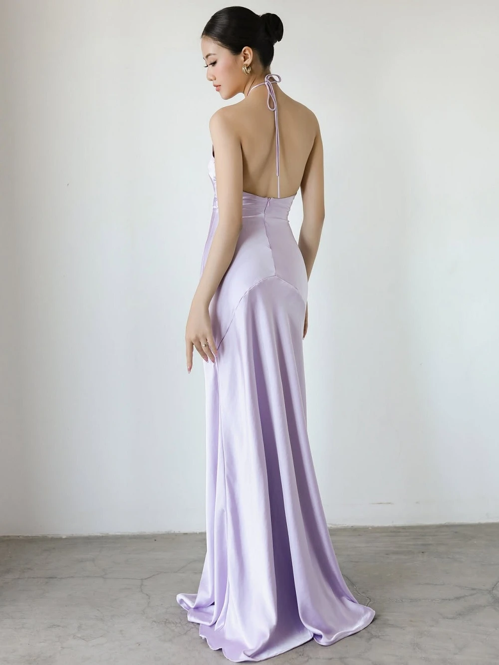 Đầm lụa cổ yếm khoét giọt lệ, dáng đuôi cá Lila Dress – Lụa Là, màu tím lavender – ảnh 8