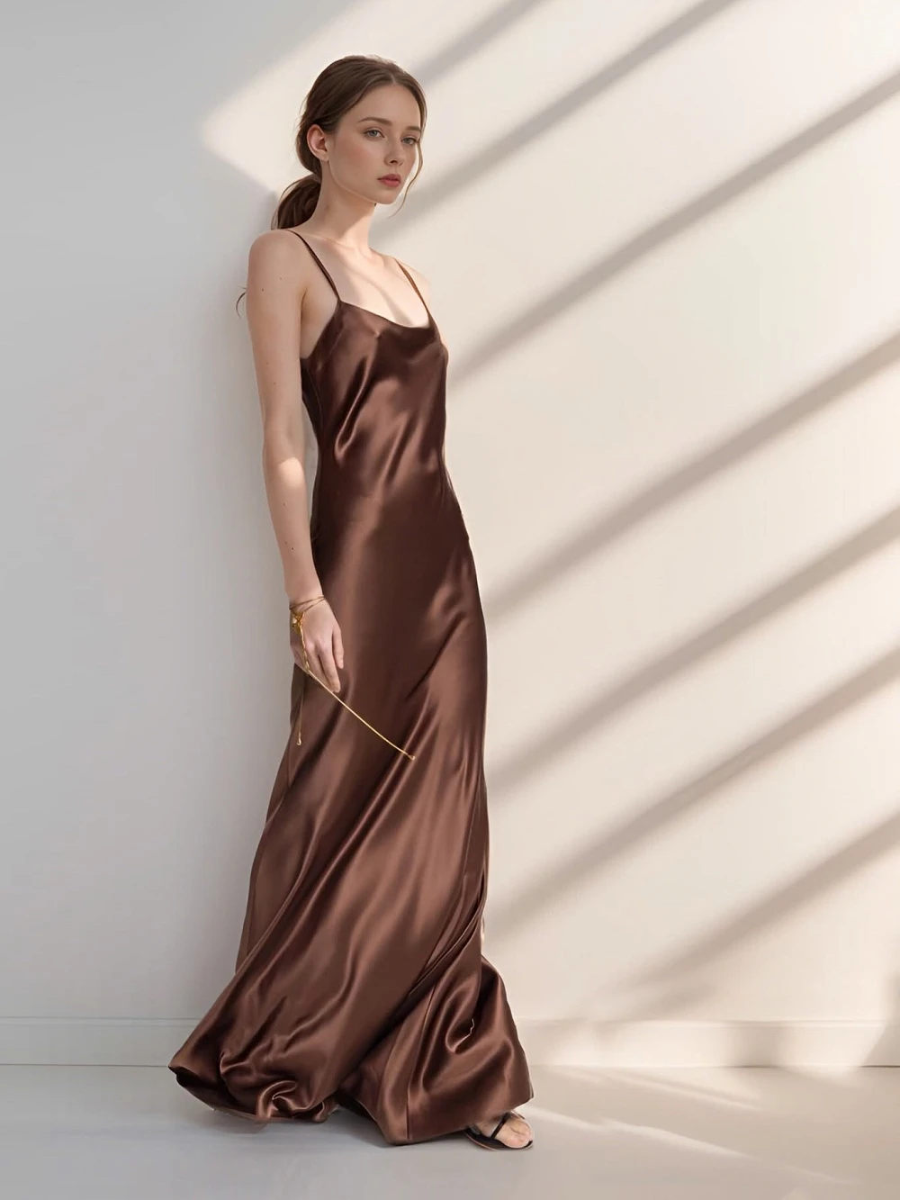 Đầm lụa hai dây cổ đổ, hở lưng, dáng suông dài Luna Dress – Lụa Là, màu nâu – ảnh 4