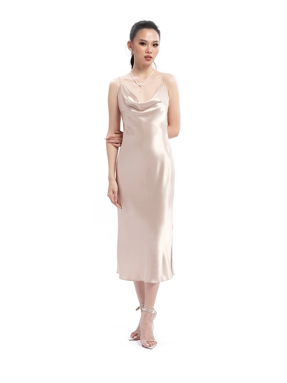 Đầm lụa body dáng dài cổ đổ Melita Dress – Lụa Là, màu be