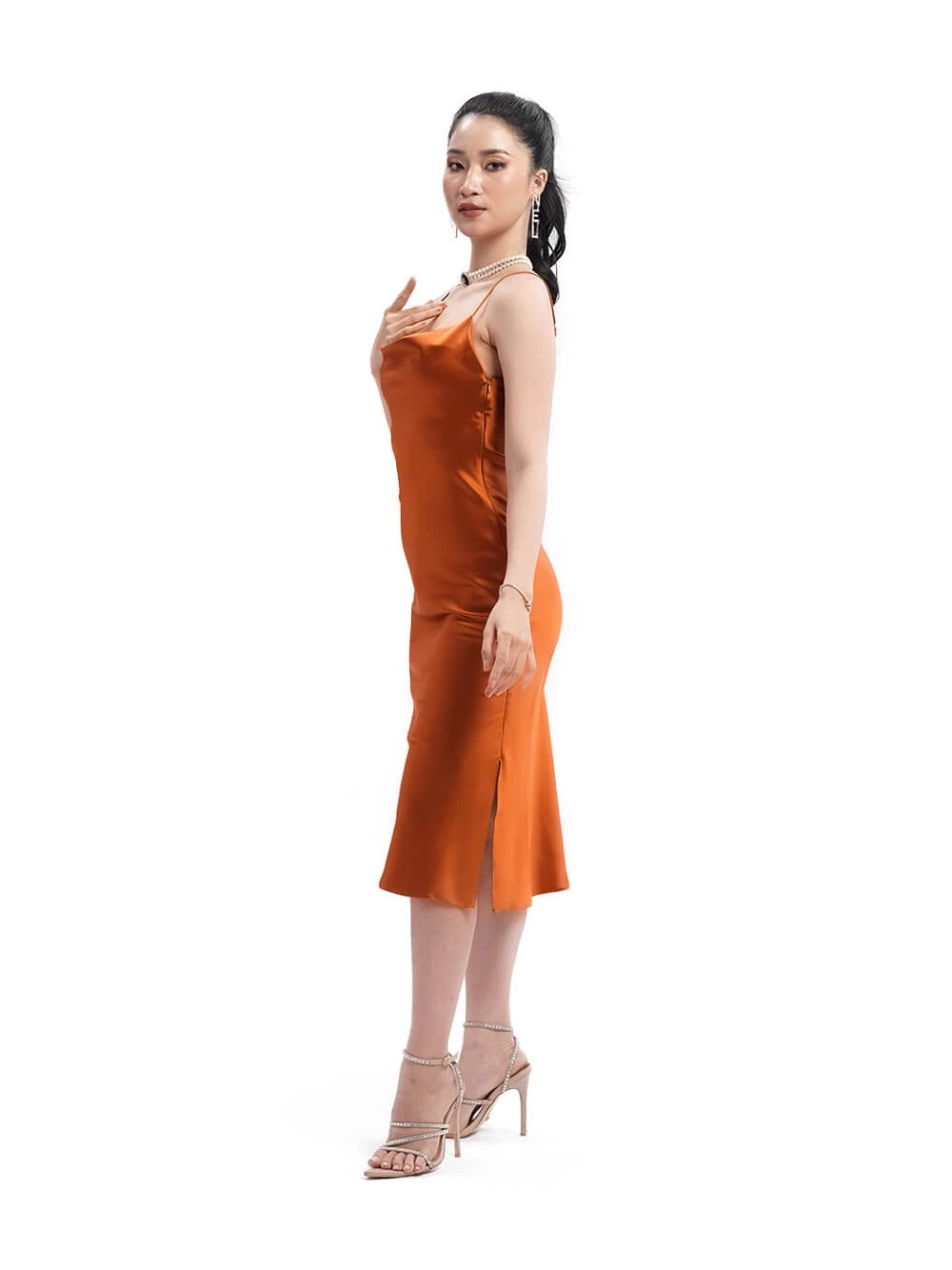 Đầm lụa body dáng dài cổ đổ Melita Dress – Lụa Là, màu cam – ảnh 11