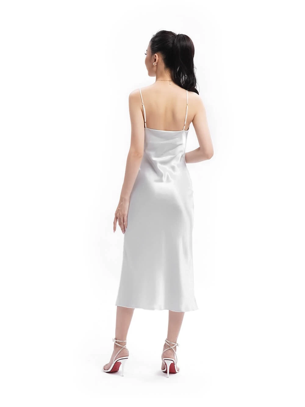 Đầm lụa body dáng dài cổ đổ Melita Dress – Lụa Là, màu trắng – ảnh 17
