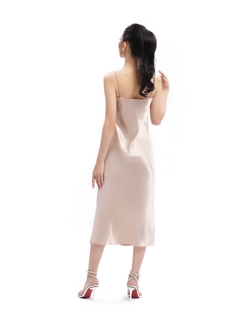 Đầm lụa body dáng dài cổ đổ Melita Dress – Lụa Là, màu be – ảnh 3