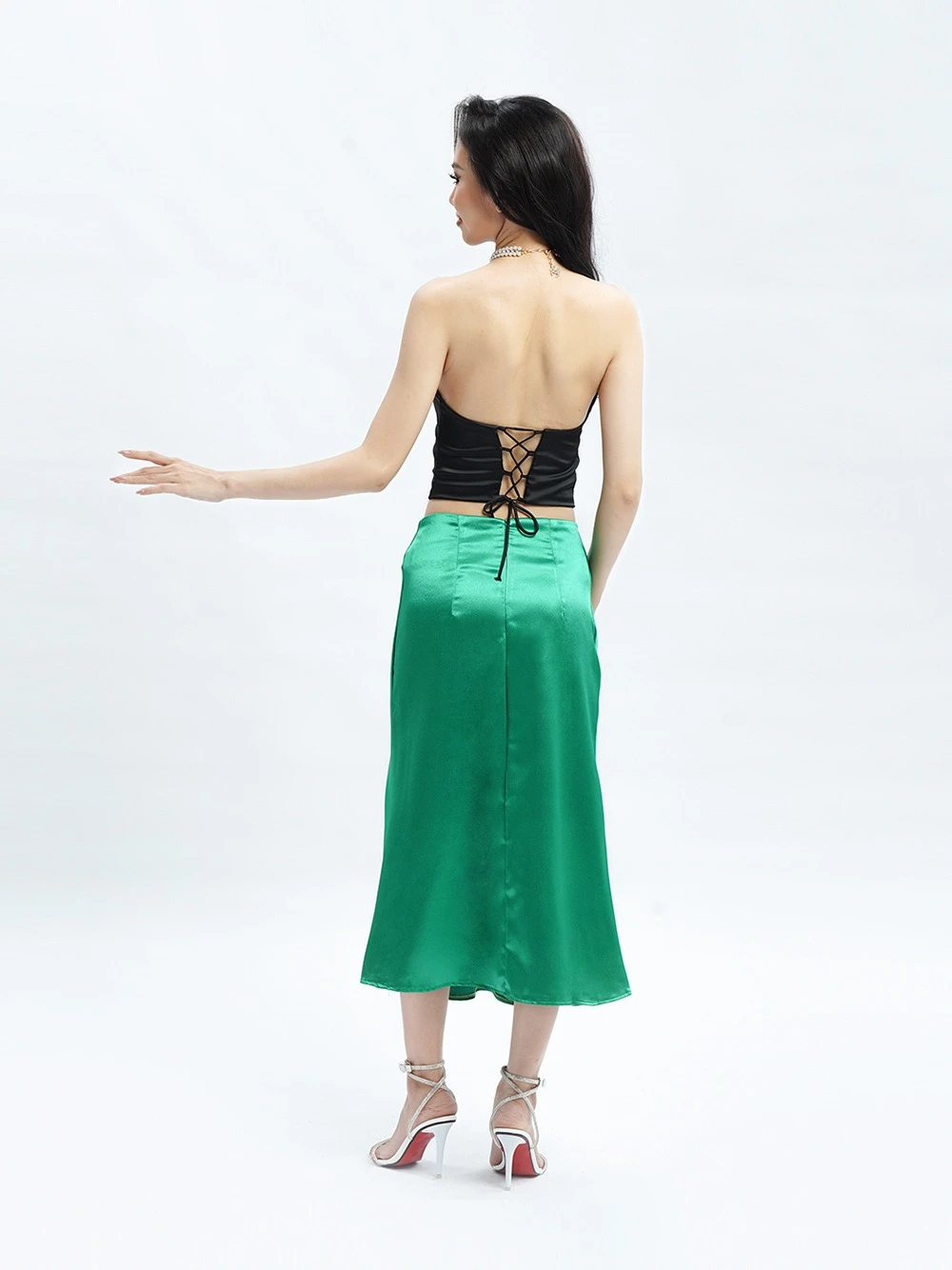 Chân váy lụa midi dáng dài qua gối Menaly Skirt – Lụa Là, màu xanh lá – ảnh 23