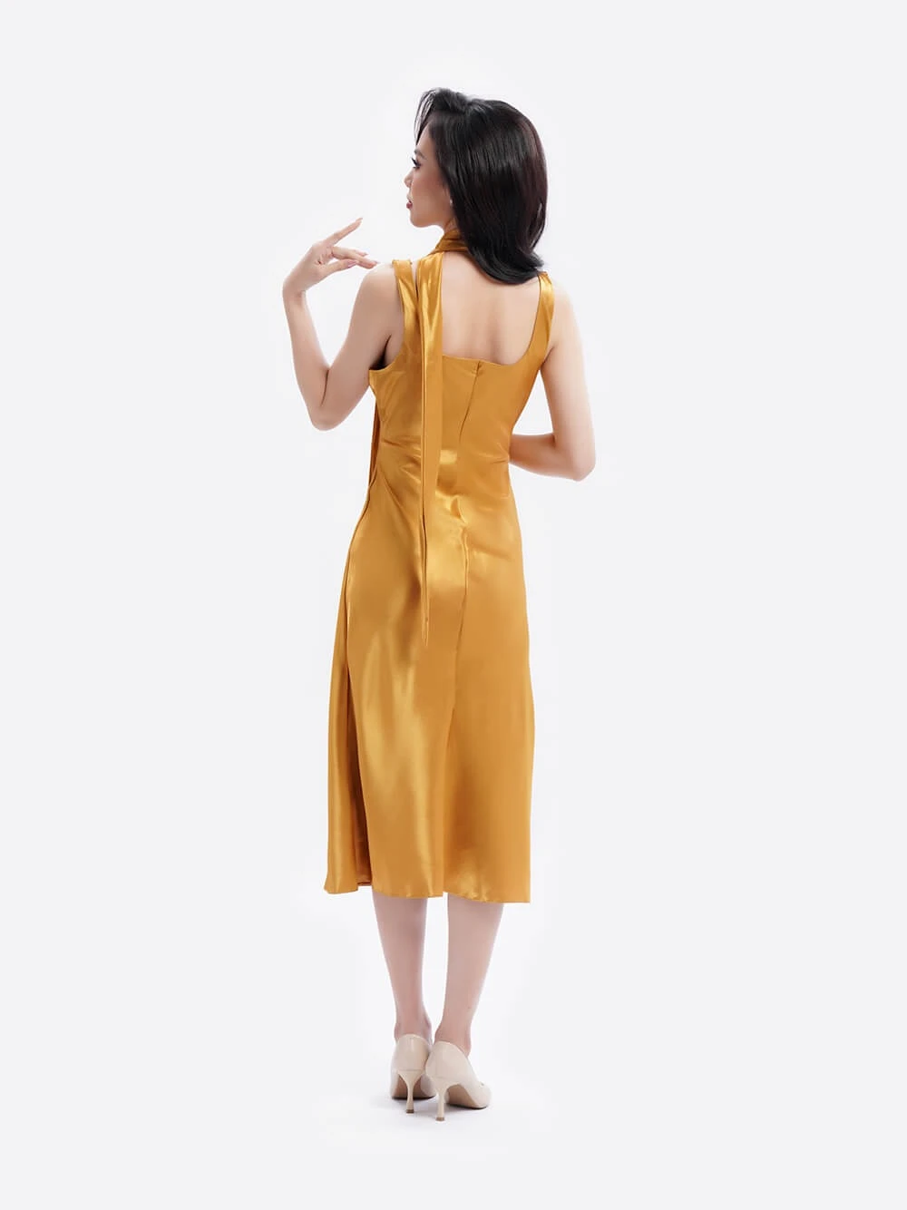 Đầm lụa dáng suông, cổ rộng Merlin Dress – Lụa Là, màu vàng – ảnh 2