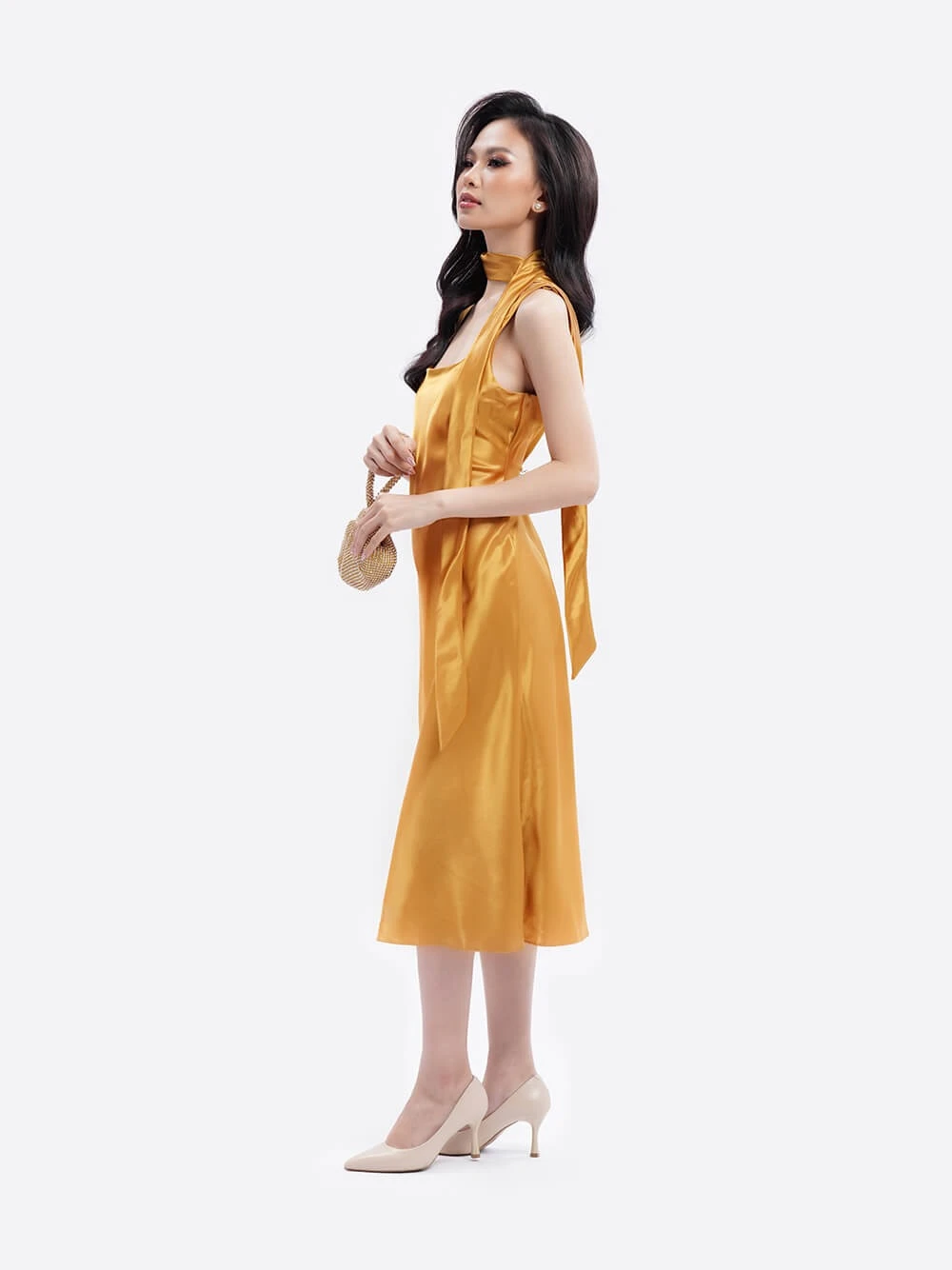 Đầm lụa dáng suông, cổ rộng Merlin Dress – Lụa Là, màu vàng – ảnh 3
