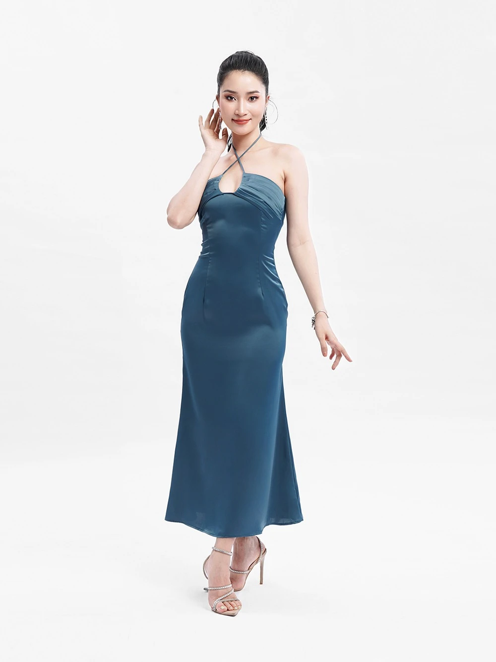 Đầm lụa dài cổ yếm chéo Nicolas Dress – Lụa Là, màu xanh – ảnh 14