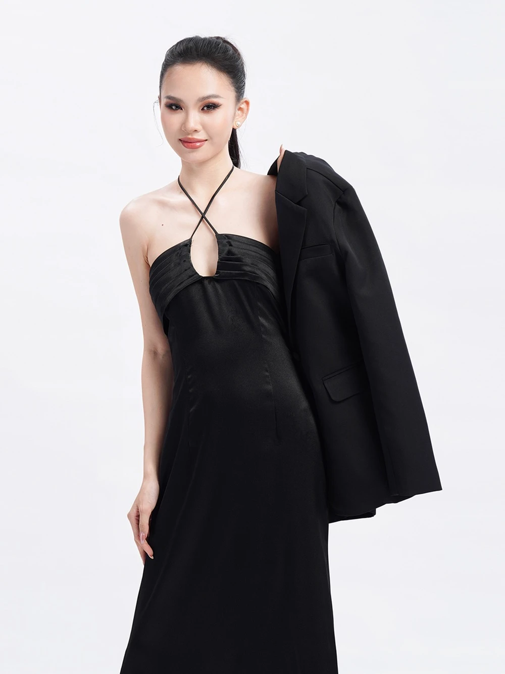 Đầm lụa dài cổ yếm chéo Nicolas Dress – Lụa Là, màu đen – ảnh 4