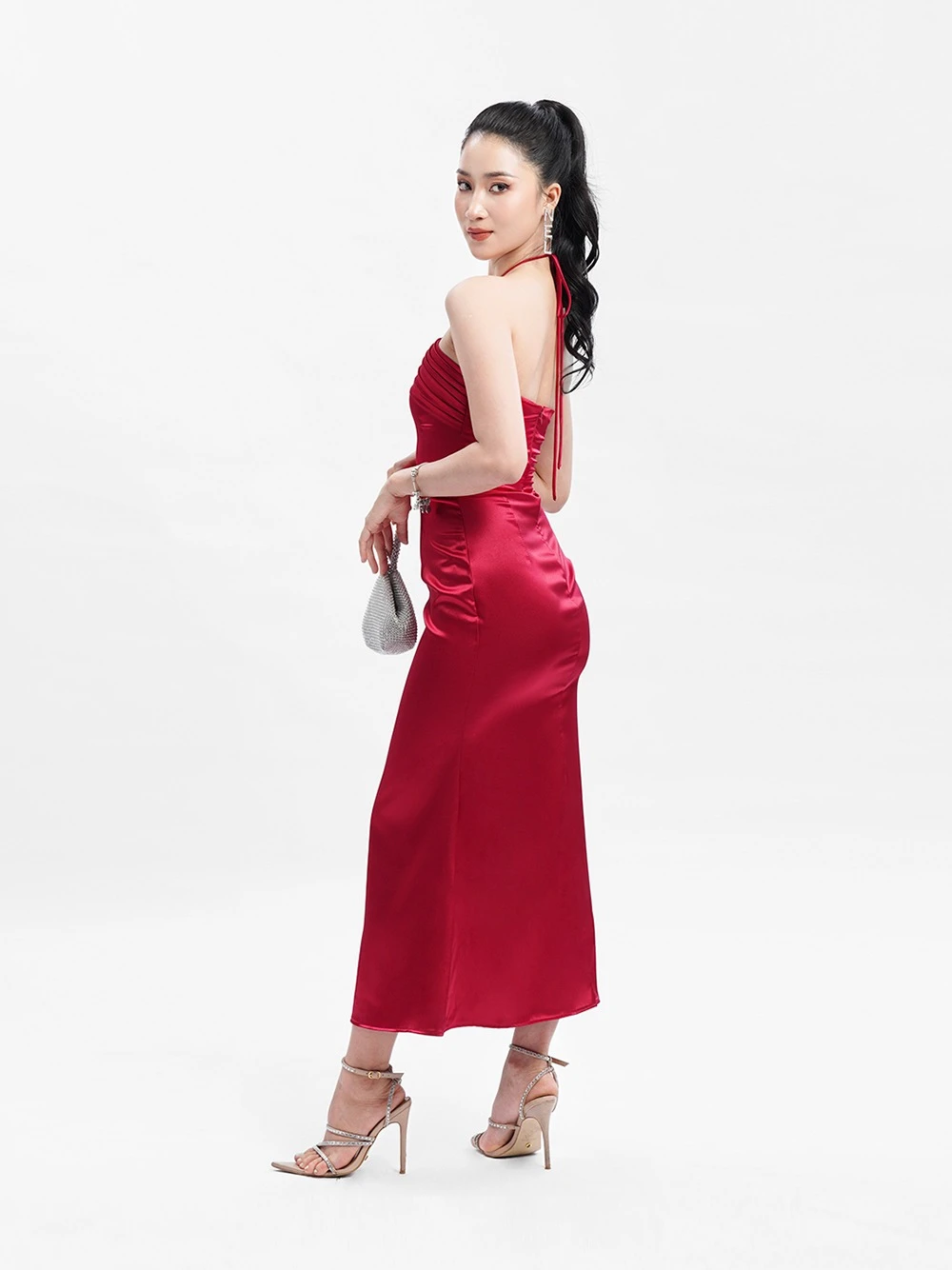 Đầm lụa dài cổ yếm chéo Nicolas Dress – Lụa Là, màu đỏ – ảnh 8
