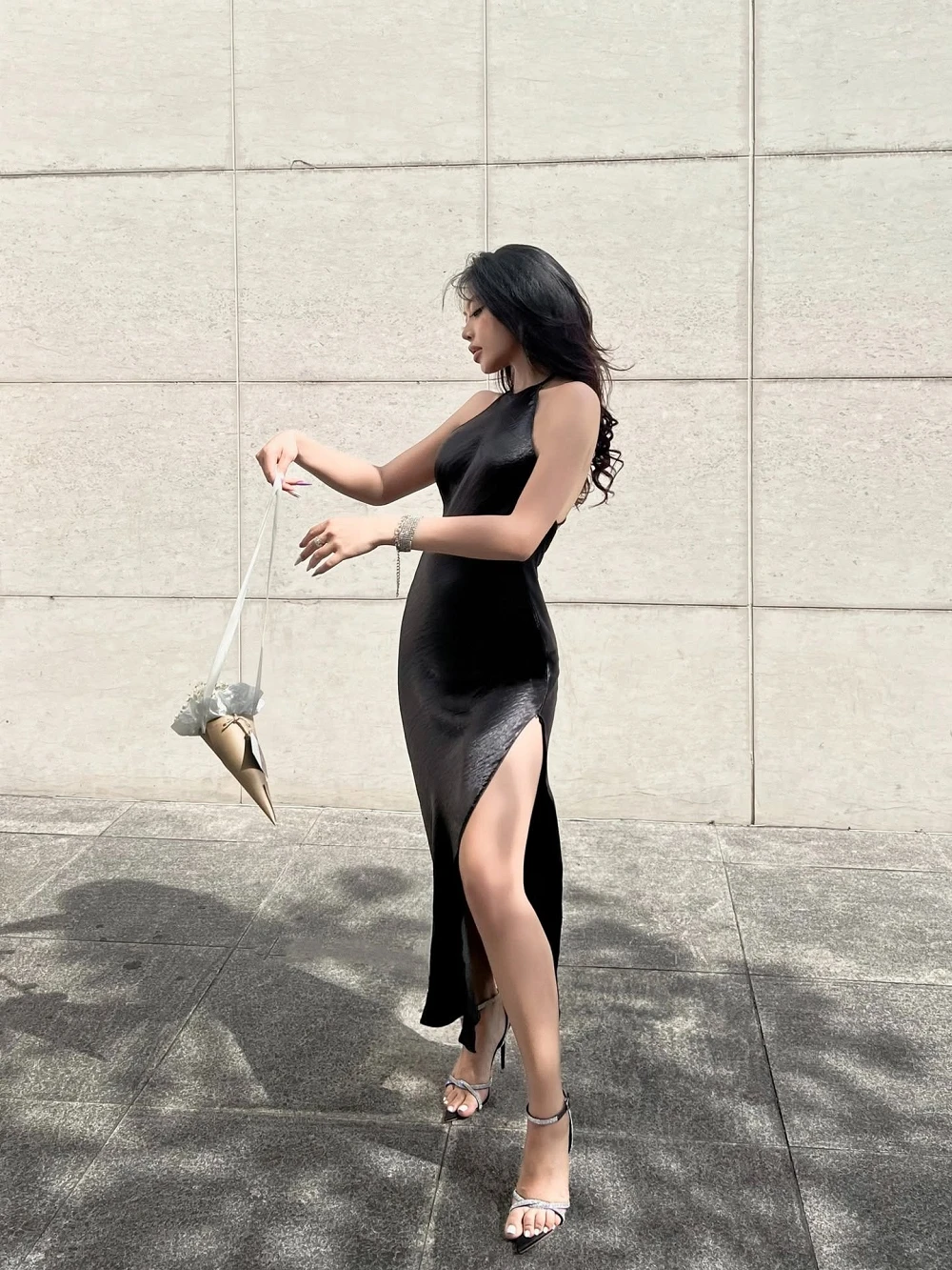 Đầm lụa cổ yếm dáng ôm, xẻ tà cao Odette Dress – Lụa Là, màu đen