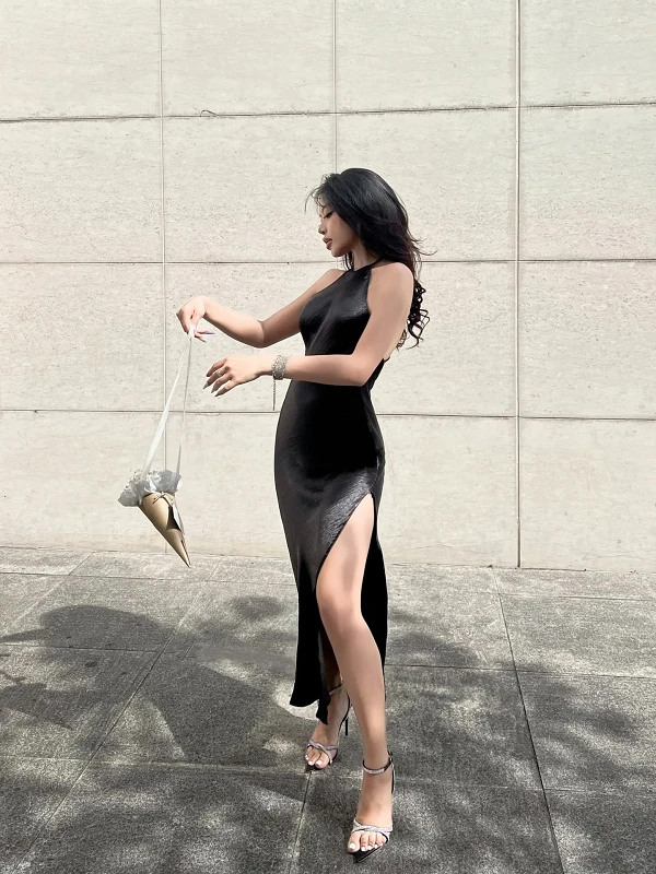 Đầm lụa cổ yếm dáng ôm, xẻ tà cao Odette Dress – Lụa Là