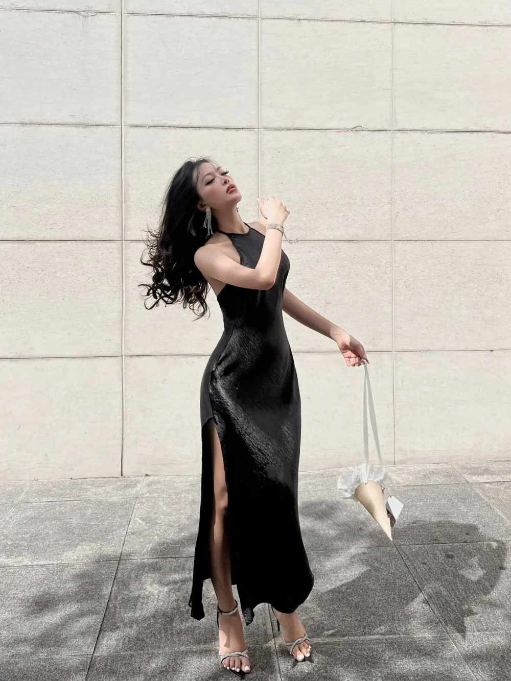 Đầm lụa cổ yếm dáng ôm, xẻ tà cao Odette Dress – Lụa Là, màu đen – ảnh 4