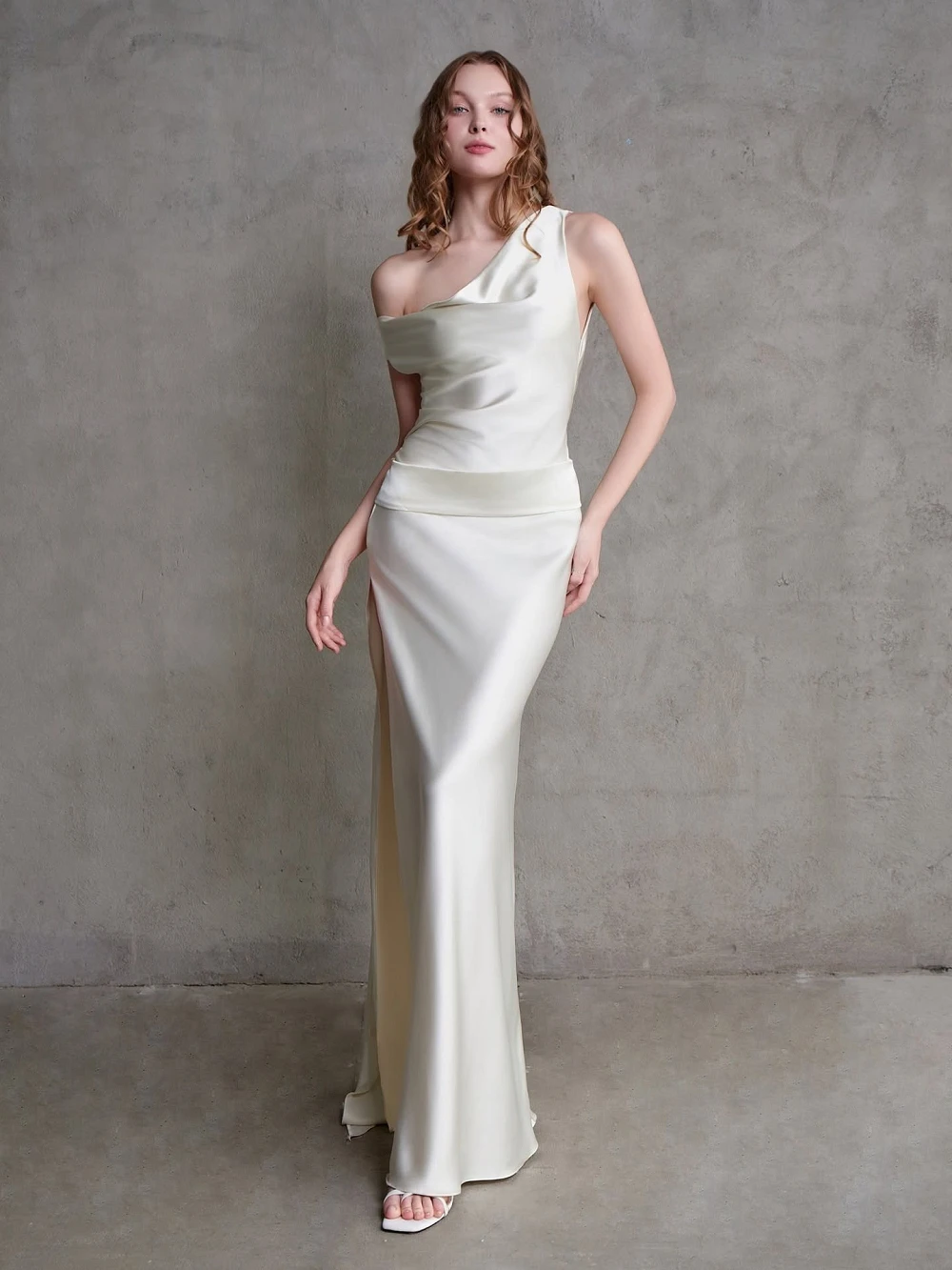 Đầm lụa cổ đổ xẻ tà, hoa hồng lụa sau lưng Rosalie Dress – Lụa Là, màu kem – ảnh 2