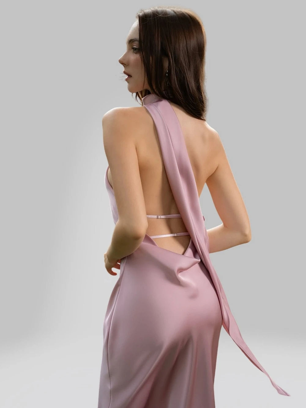 Đầm lụa cổ yếm cao, dải lụa dài buông sau lưng Selena Dress – Lụa Là, màu hồng
