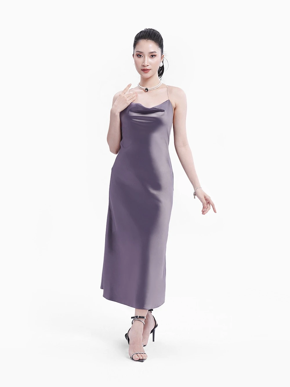 Đầm lụa cổ đổ, dây kim tuyến, hở lưng Sienna Dress – Lụa Là, màu tím – ảnh 5