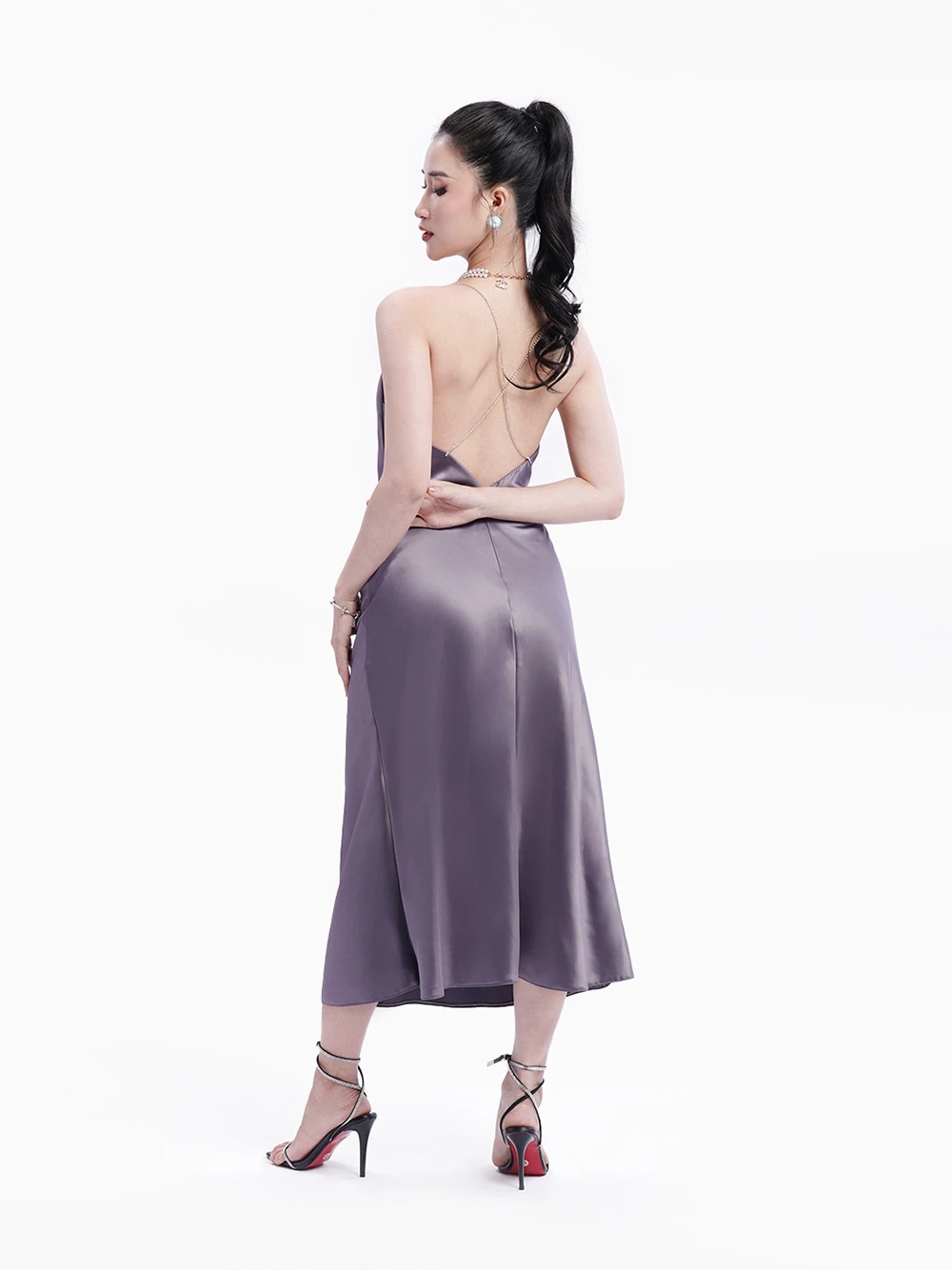Đầm lụa cổ đổ, dây kim tuyến, hở lưng Sienna Dress – Lụa Là, màu tím – ảnh 7