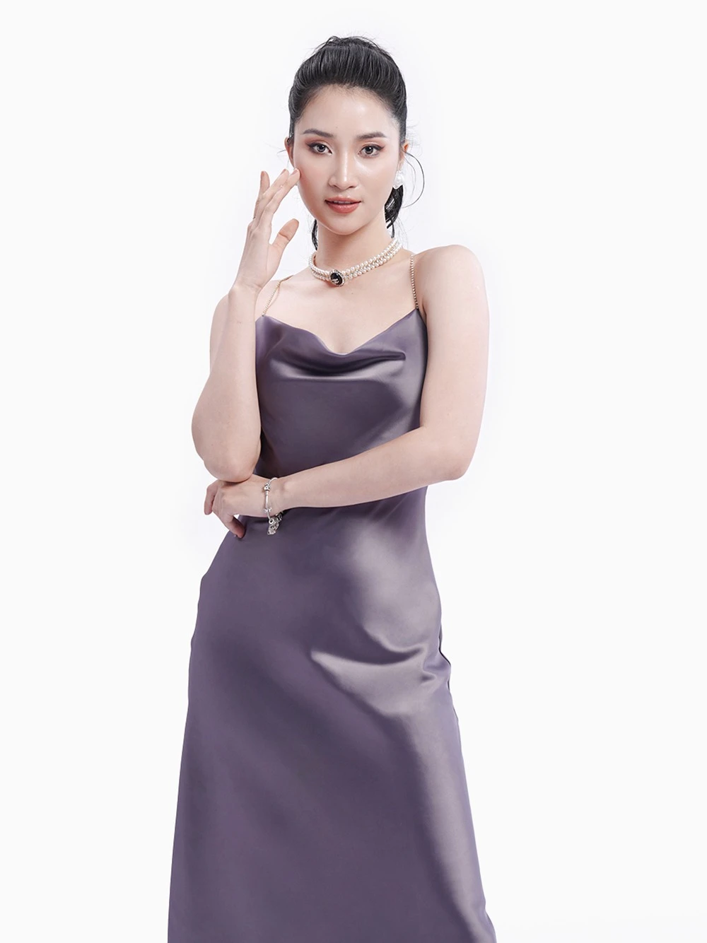 Đầm lụa cổ đổ, dây kim tuyến, hở lưng Sienna Dress – Lụa Là, màu tím – ảnh 8
